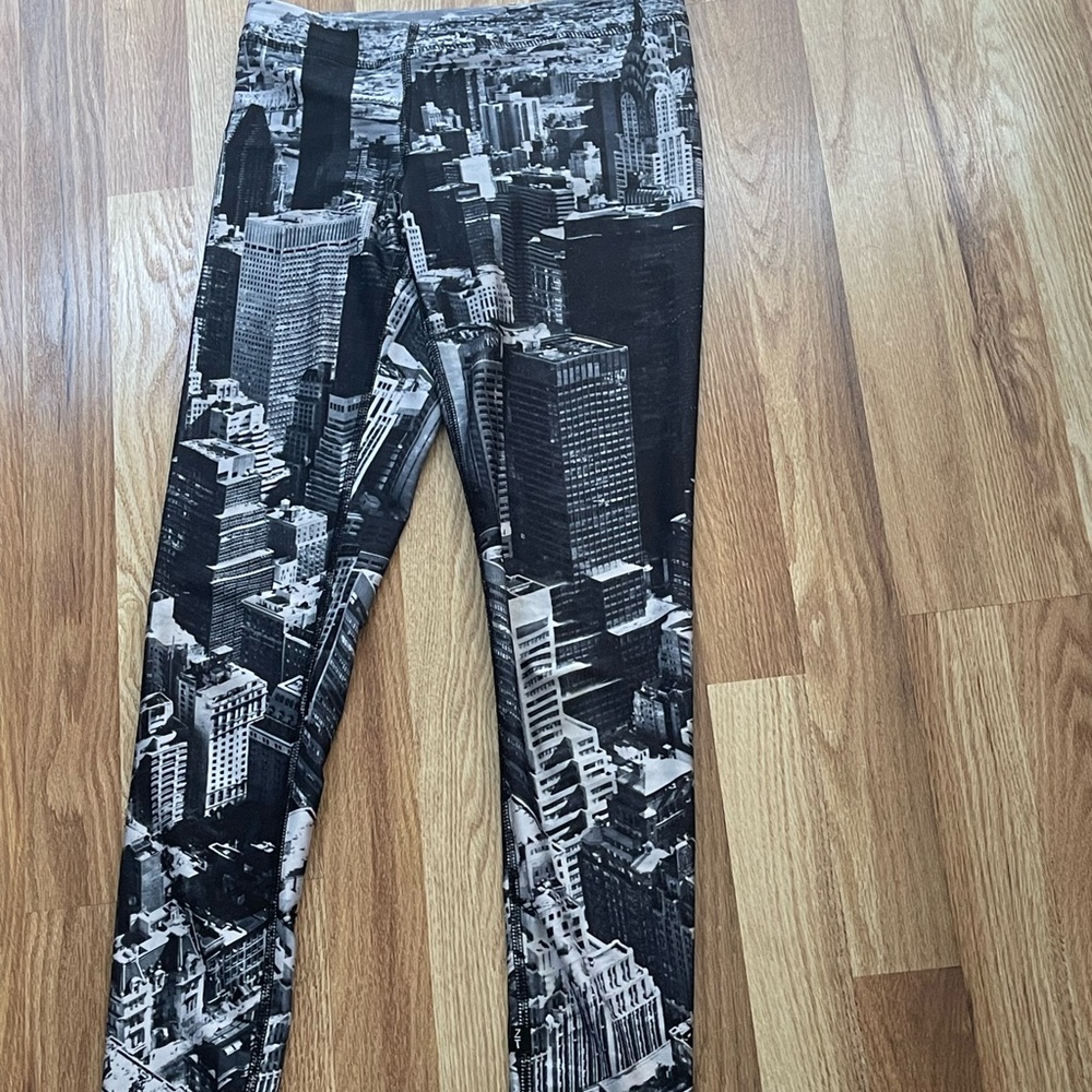 Zara Terez New York City skyline leggings